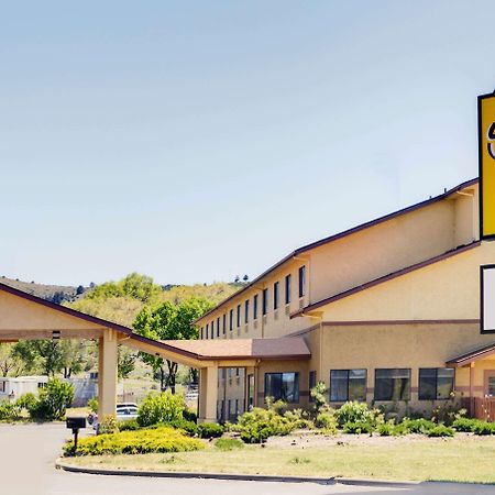 Super 8 By Wyndham Klamath Falls Exteriör bild